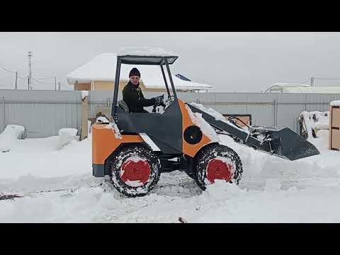 Видео: Мини-погрузчик, чистка снега.