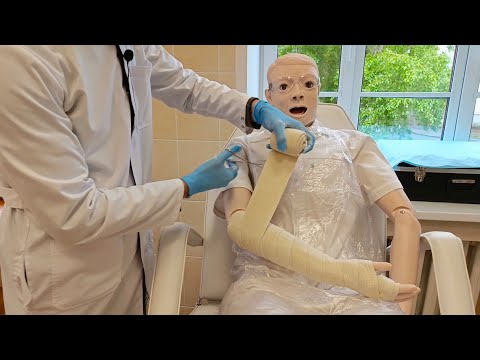 Видео: Накладываем гипс | Лечебная иммобилизация верхней конечности