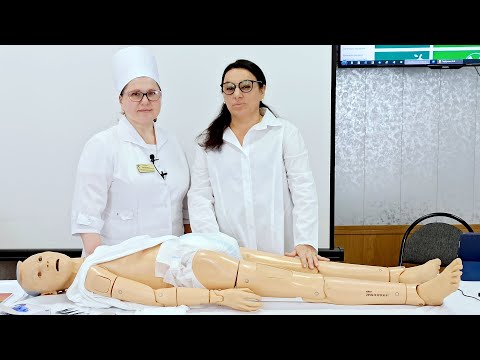 Видео: Измерение пульса / частоты дыхательных движений и сатурации у тяжелобольного человека