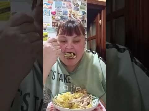 Видео: ем на камеру мне не жирно 🤣🤣🤣🤣🤣