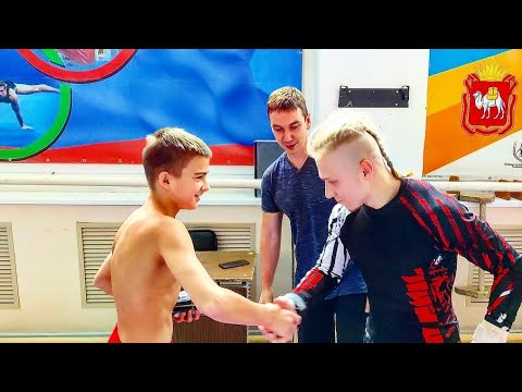 Видео: Кто сильнее гимнаст 15 лет или 20 лет?