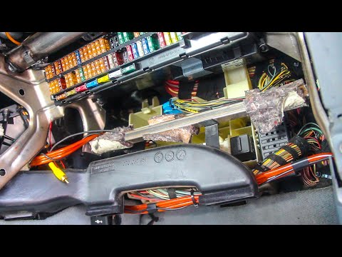 Видео: Как снять вещевой ящик BMW X5 E53 бардачок или перчаточный ящик BMW X5