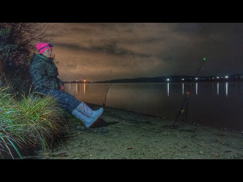 Видео: В ОЖИДАНИИ НАЛИМА.Вот это эмоции.ЛОВЛЯ НА ДОНКИ В НОЯБРЕ.Fishing