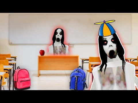 Видео: НА УЧИЛИЩЕ СЪС СЛЕНДРИНА 📚 - Slendrina The School