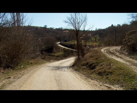 Видео: Средношколец оди пеш неколку километри заради укината линија