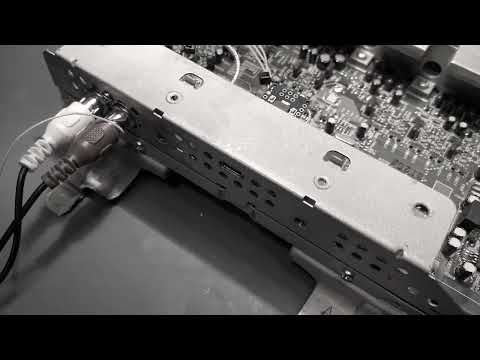 Видео: Mitsubishi Outlander 1 установка усилителя Rockford Fosgate, эмуляция управления и переварка кузова)