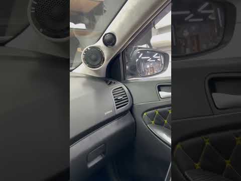 Видео: Hyundai Solaris + топовая аудиосистема от Автостиль #музыка #sound #automobile #subwoofer #music