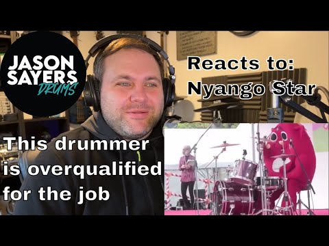 Видео: Реакция барабанщика на то, что человек в костюме разбил барабаны на детском музыкальном концерте ...