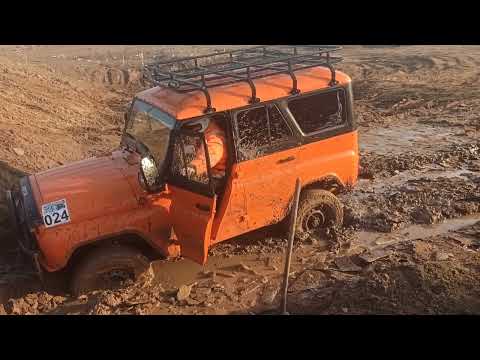 Видео: Предновогодняя гонка джиперов.