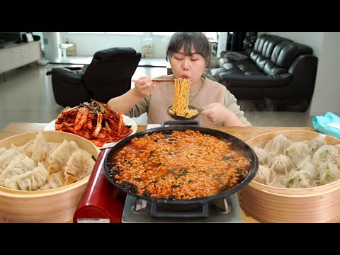 Видео: Неогури🍜Популярная корейская лапша с домашним кимчи и пельменями Мукбанг