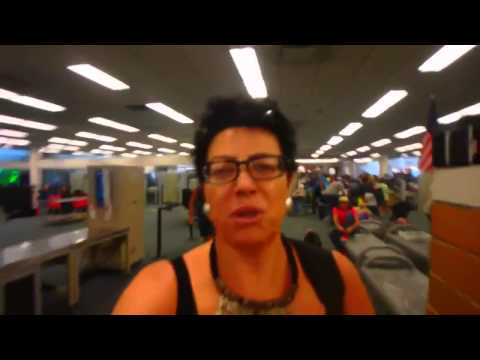 Видео: ✈ ПОЛЕТЕЛИ ✈ в Калифорнию - Orlando Airport FloridaYalta 05.082015