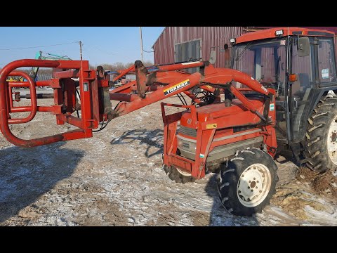 Видео: Рулонный захват на японский трактор Yanmar