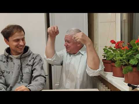 Видео: Какой размер рамки удобнее для работы на пасеке.
