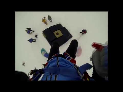 Видео: Тренировочные прыжки с парашютом. Точность приземления. Зима