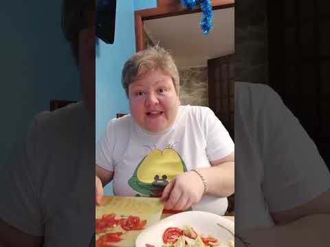 Видео: Запеченная курочка с салатом из китайской капусты и чай с зефиром