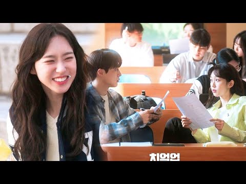 Видео: 💙 Капитан из команды влюбился в бедную участницу группы поддержки 💙 「Взбодрись /Cheer Up 」part 2