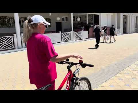 Видео: Анапа 1 июня Толпы отдыхающих Собрание на пляже