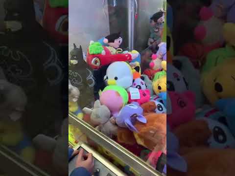 Видео: Играем в аппарат с игрушками