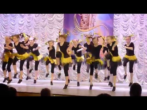 Видео: Зажигательный танец — Винни-Пух похищает МЁД :-)