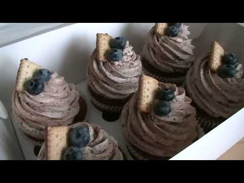 Видео: Капкейки Ванильные и Шоколадные  Один замес, очень удобно