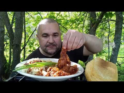 Видео: Обжор - чахохбили из курицы в казане на огне