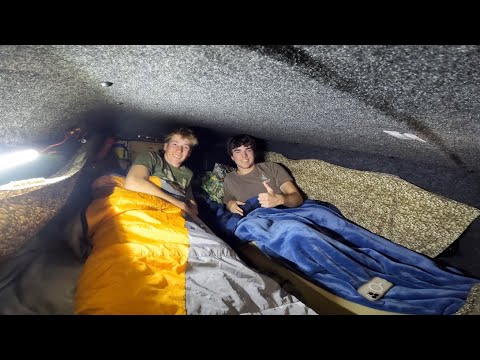 Видео: В 17 лет мы переехали в мой грузовик и отправились в путешествие