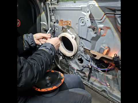Видео: Замена штатных динамиков в nissan primera p12 на DL Audio Gryphon pro 165