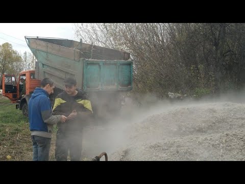 Видео: Перекидали и утрамбовали камаз жома//Продали жигули//Попробовали торт на сковороде.