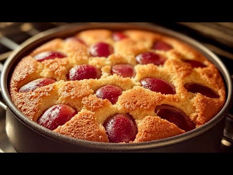 Видео: Каждая швейцарская бабушка печёт этот сливовый пирог летом! Такой воздушный и нежный
