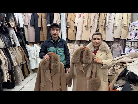 Видео: Хафта бозорда Аёллар кийимлари палто  плащ курткалар арзон нархда 