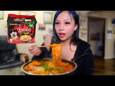 Видео: очень сырная и острая лапша самьянг булдак!