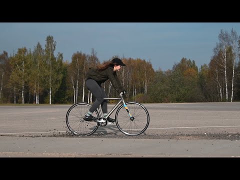 Видео: Юля и ее велосипед