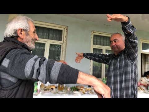 Видео: Максим Ермачков и Сигнахский оркестр «Миллион алых роз»