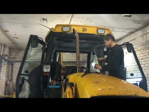 Видео: Краткий обзор по Замене лобового стекла на экскаватор JCB
