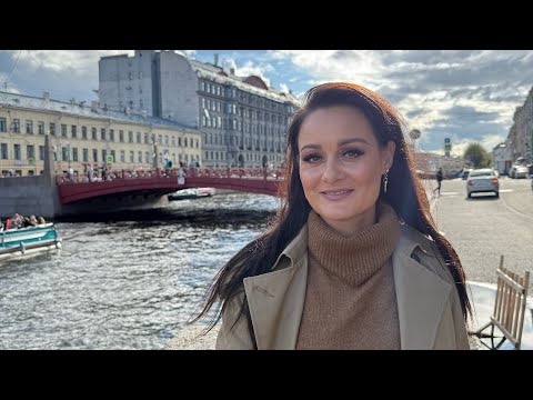 Видео: Примерка осенних плащей в Универмаге «У Красного моста». Где купить красивый зонтик. 