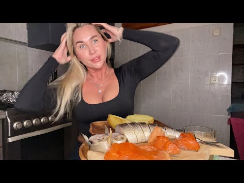 Видео: МУКБАНГ/СКУМБРИЯ/ФОРЕЛЬ/ЗАПЕЧЕННЫЙ КАРТОФЕЛЬ/ПИВКО🍻