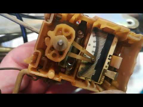 Видео: Чистка датчика уровня топлива рав4 1 поколение