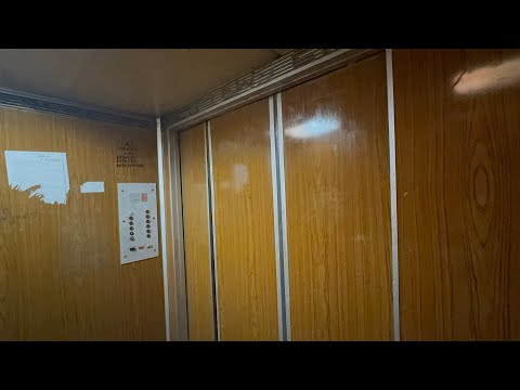 Видео: Лифты КМЗ 1990 г. в. V=1 м/с Q=320, 500 кг @ Переулок Корженевского, 2