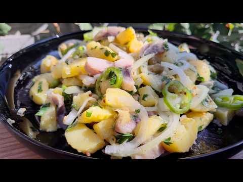 Видео: Невероятный салат из СЕЛЁДКИ и КАРТОФЕЛЯ! Простой рецепт, но гениальный вкус.