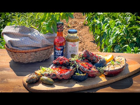 Видео: СВИНСКИ РЕБРА НА СКАРА СЪС КАРТОФИ И ЧИЛИ СОС || Марко Лукиари