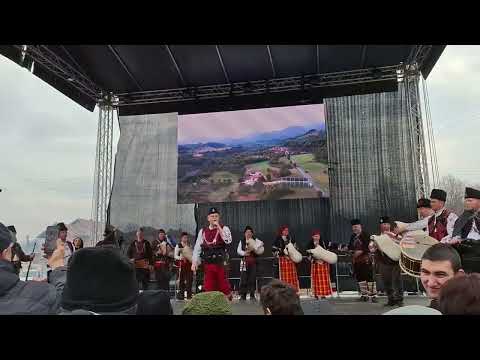 Видео: Николай Славеев празнува в Априлци.