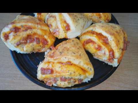 Видео: Ароматные булочки с колбасой и сыром