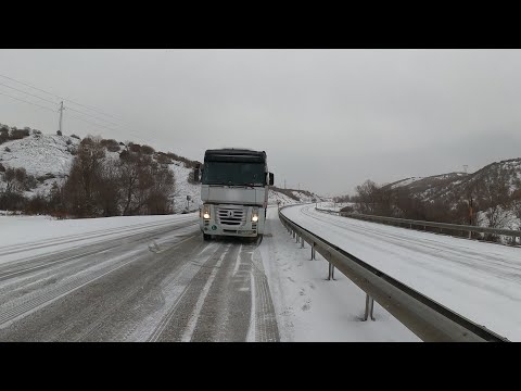 Видео: НЕ СМОГ ПОДНЯТЬСЯ НА ГОРУ, ГОЛОЛЕД В ГОРАХ.