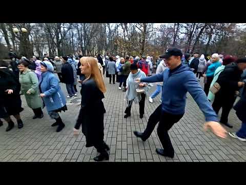Видео: 8.11.25г..."ГАЛИНА"... звучит на Танцполе в Гомельском парке... 
