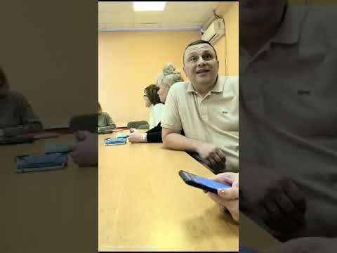 Видео: Директор школы 2114 Колосова запрещает юристу представлять интересы мамы ребенка