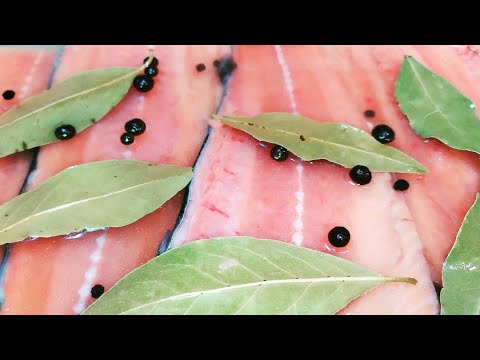 Видео: Как Засолить ГОРБУШУ в Рассоле. Вкусная соленая горбуша в домашних условиях.