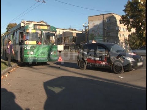 Видео: Шоферы автобуса и троллейбуса столкнулись с иномарками хабаровчан. Mestoprotv