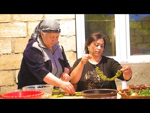 Видео: Домашний ХотДог и Долма из Виноградный листев со двора | Сельская Жизнь Молодой Семьи