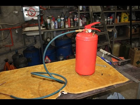 Видео: Нагнетатель масла из огнетушителя.