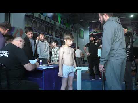 Видео: Взвешивание борцов на турнире DWC в Грозном.